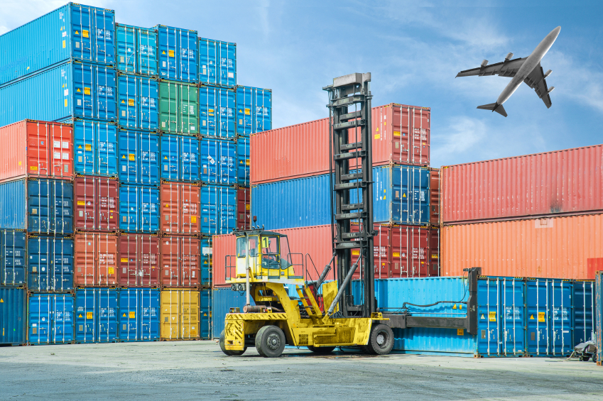 transporte de contenedores marítimos