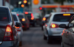 ¿Cómo afecta la congestión del tráfico al transporte de mercancía?
